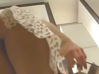 Treneris turi savo metodus seksualioms merginoms.