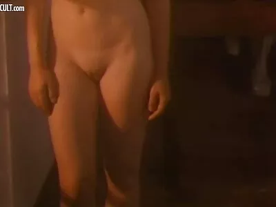 Pradėkite metus su gaujos sprogimo tikra nimfa.