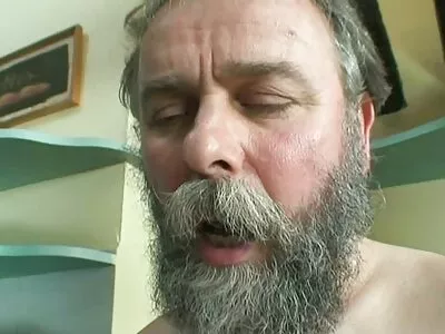 Lesbiečių poreikis stiprių narių.