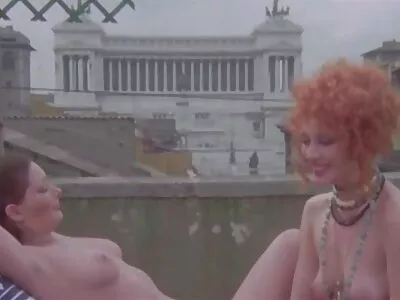 Pradedantis fotografas padarė keletą nuotraukų ir pasiūlė telyčioms seksą.